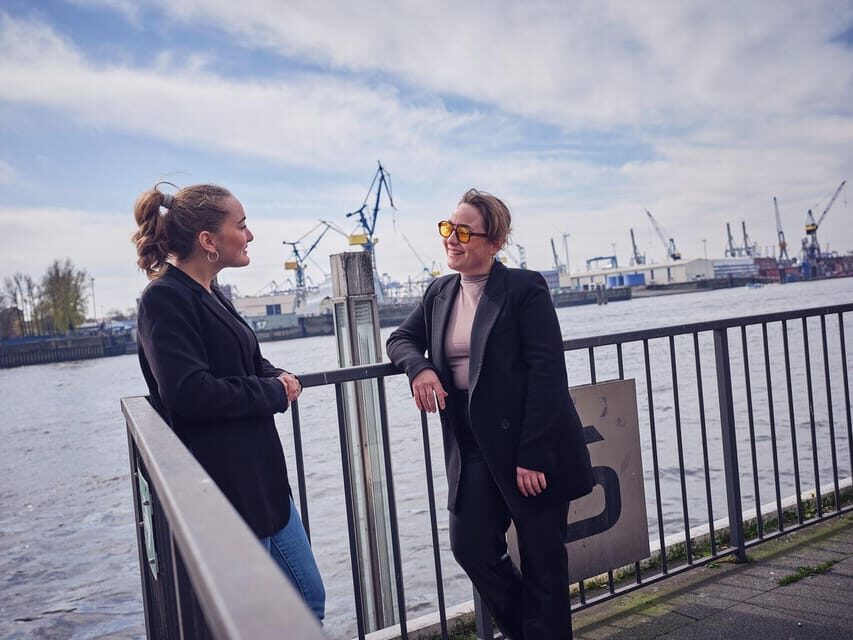 Hamburg: Hop-On Hop-Off Bus City Tour - Line F - Shopping and city-center pace: Jungfernstieg to City Hall market