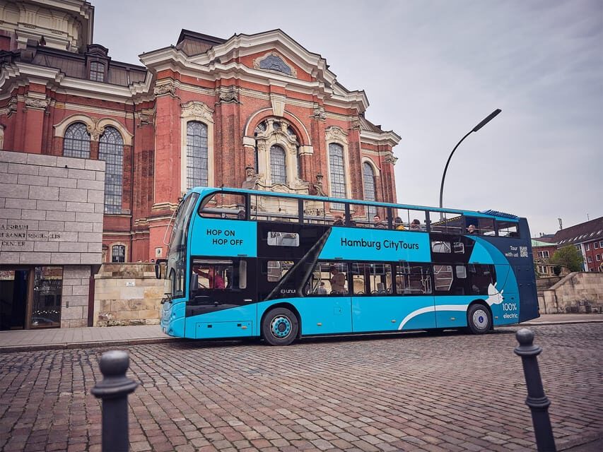 Hamburg: Hop-On Hop-Off Bus City Tour - Line F - Alster River and Outer Alster Lake: green space and swans