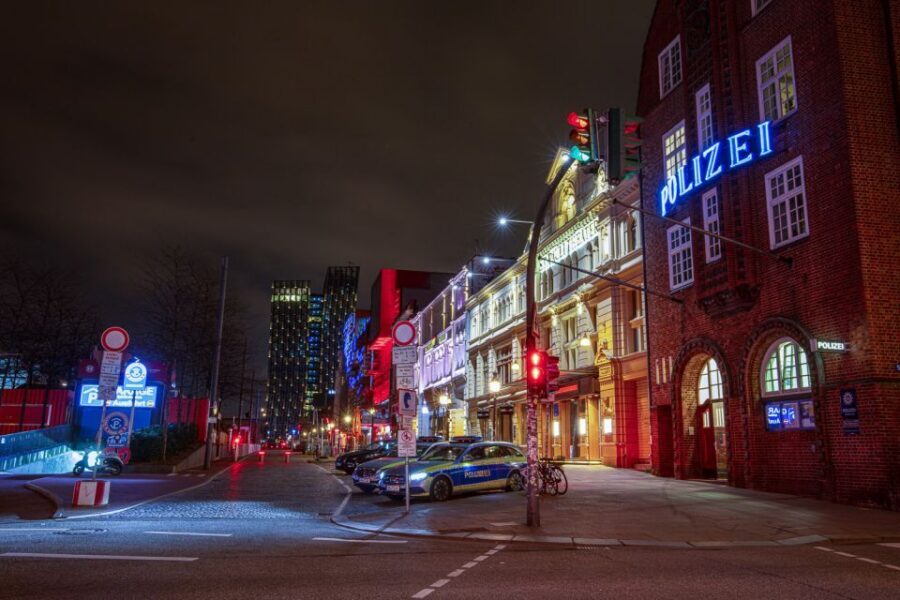 Hamburg: In the Footsteps of "Olivia" Reeperbahn Tour - The guide factor: what stands out from real guide praise