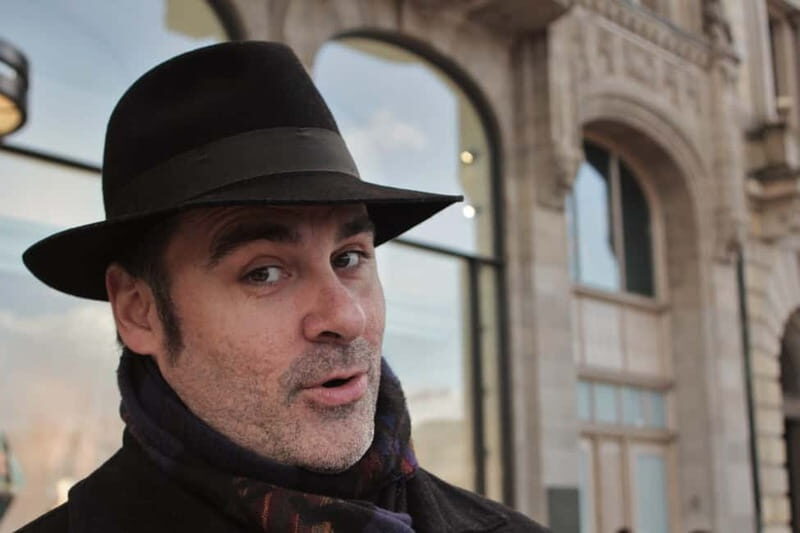 Hamburg: Interactive Crime Theater Tour in German - Where the tour starts: Stephansplatz and the Naked Woman landmark