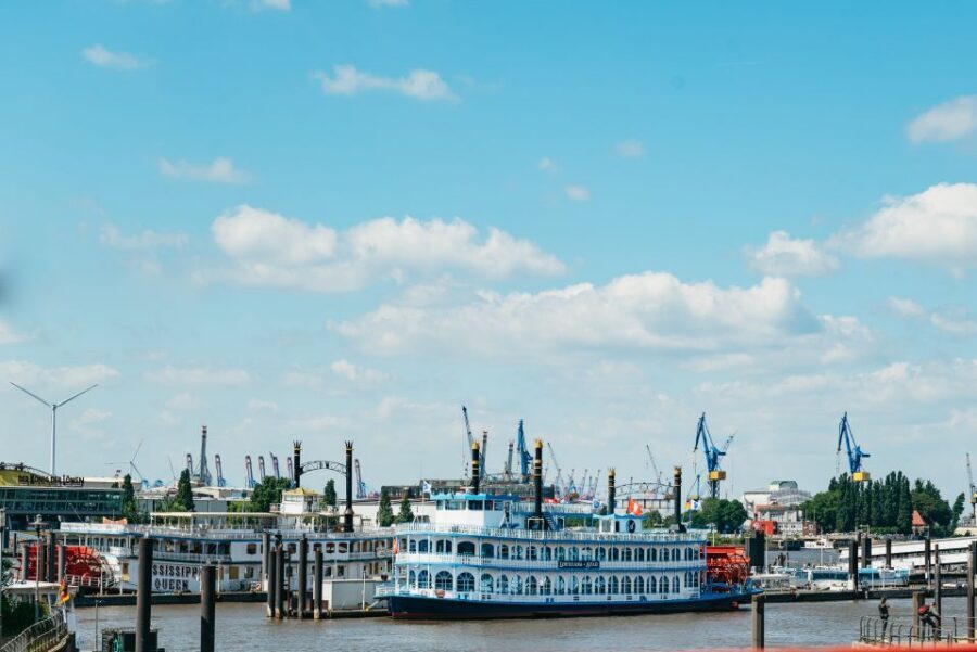 Hamburg: Line A Sightseeing Hop-On Hop-Off Bus Tour - Alster Lakes villas and Park Planten un Blomen: the calmer city moments