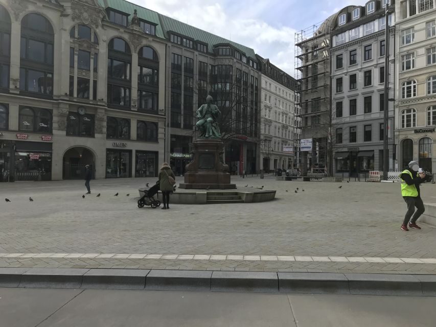 Hamburg: Line C Sightseeing Hop-On Hop-Off Bus Tour - Hafencity and the Elbphilharmonie: modern Hamburg in a fast loop