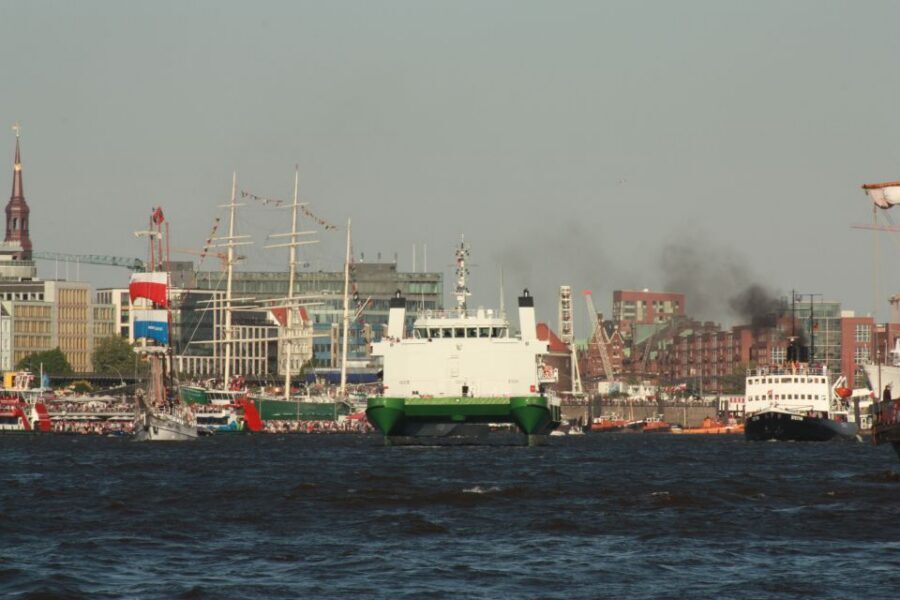 Hamburg: Line F Hop-On Hop-Off Bus and Boat Tour - Who Should Book This (and Who Might Skip It)