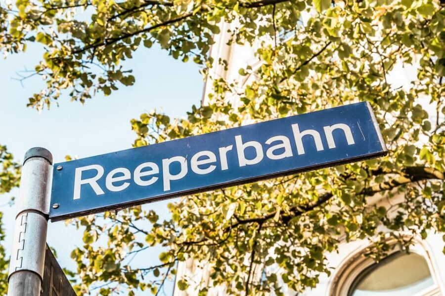 Hamburg: Night Watchman's Tour of St. Pauli in German - Rope-Making and How Industries Shaped the Reeperbahn
