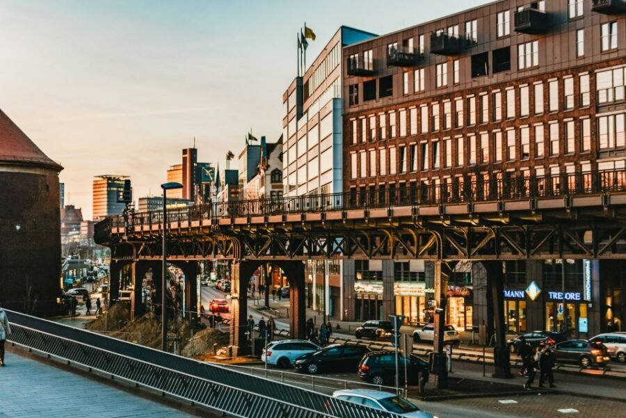 Hamburg: Night Watchman's Tour of St. Pauli in German - The Guide Matters: German Humor and Authentic Performance