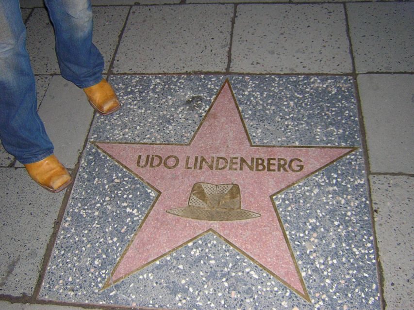 Hamburg: Original Kiez Tour in German with Eddy Kante - St. Pauli on foot: what the 100 minutes are really for