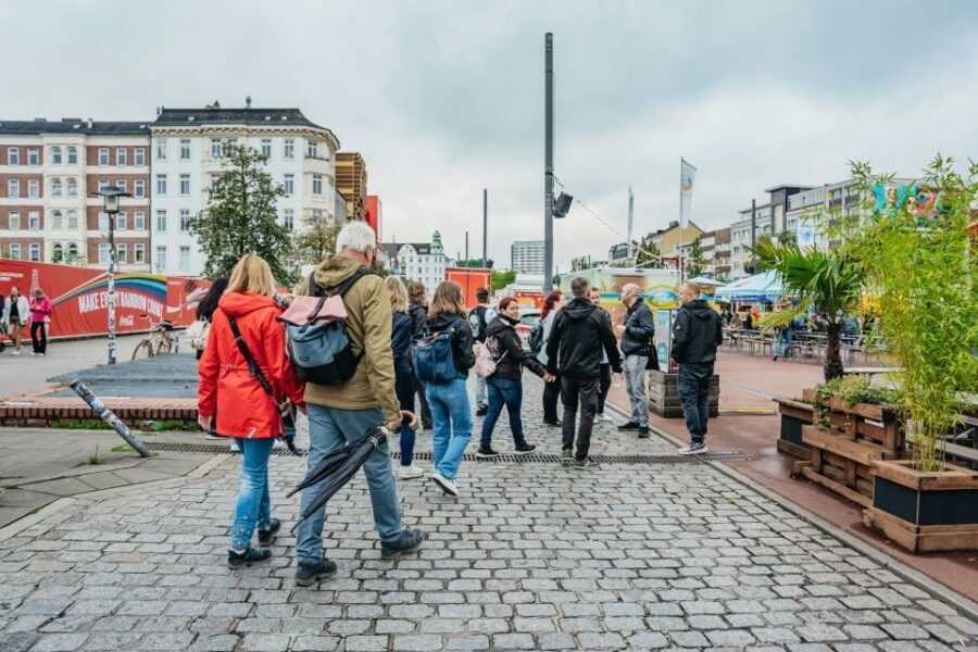 Hamburg: Reeperbahn Lust & Laster Tour for Adults Only - Guides and group vibe: what quality looks like here