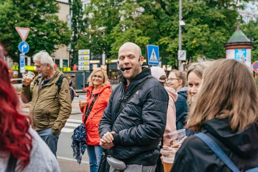 Hamburg: Reeperbahn Lust & Laster Tour for Adults Only - Language choice: German and English, plus extra options on request