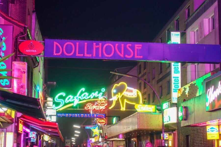 Hamburg: Reeperbahn Quickie, The Short & Sexy St. Pauli Tour - Why the Reeperbahn Quickie Works in 90 Minutes