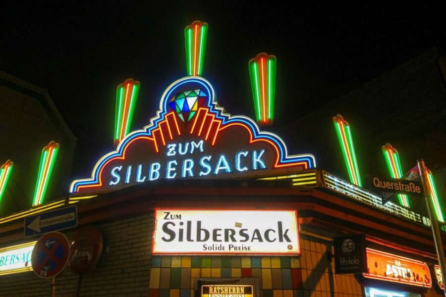 Hamburg: Reeperbahn Quickie, The Short & Sexy St. Pauli Tour - Price and Value: $23 for a Guided 90-Minute Reality Check
