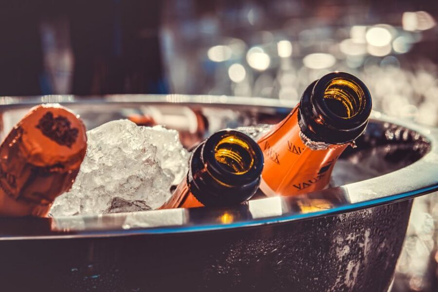 Hamburg: Saturday Night Boat Party - Dinner Buffet + Unlimited Beer/Wine: Where the Value Shows Up