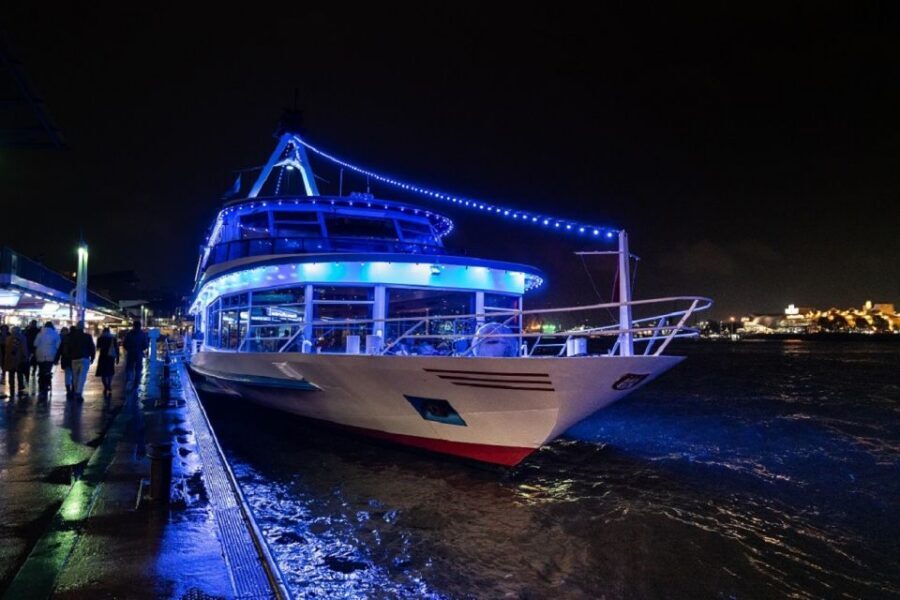 Hamburg: Saturday Night Boat Party - Timing and the 3-Hour Structure: What You Can Actually Fit