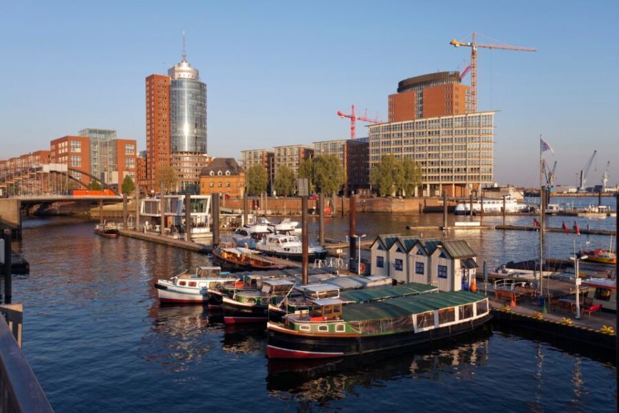 Hamburg: Scavenger Hunt Self-Guided Tour for Children - Ending at the Port Jetties: Why the Finish Line Helps Kids Remember