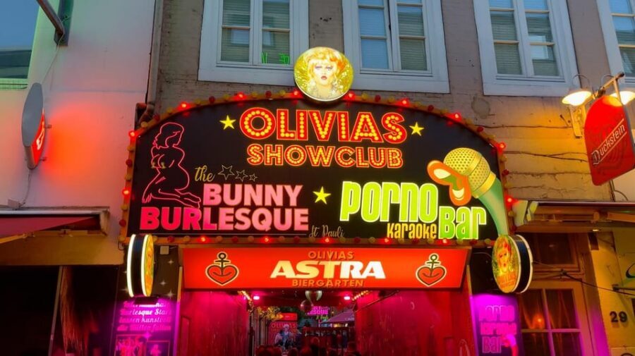 Hamburg: Sin & Sex Guided Tour of Reeperbahn - Photo stops that actually help: Panoptikum, Spielbudenplatz, Davidwache