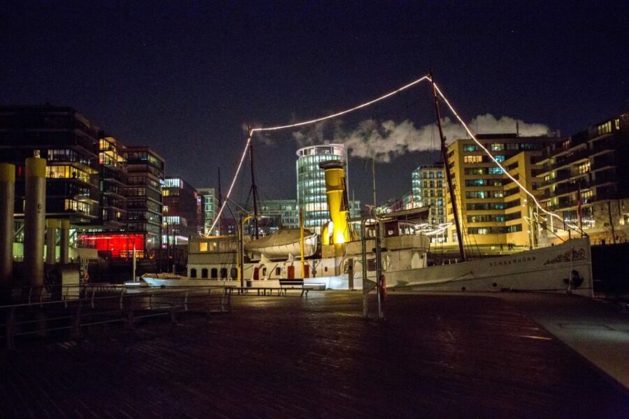 Hamburg: Speicherstadt and HafenCity 2-Hour Tour - Hitting the famous motifs: Wasserschloss and Fleetschlösschen