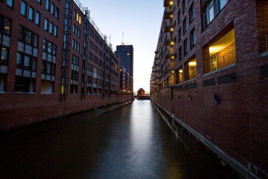Hamburg: Speicherstadt and HafenCity 2-Hour Tour - Elbe Philharmonic Hall and the HafenCity contrast you can feel