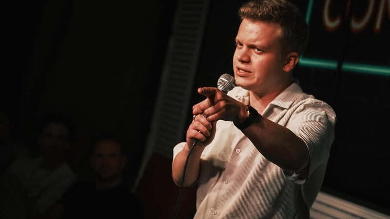 Hamburg: St. Pauli Comedy Club - Your Seat Matters: The Intimate Room Feeling