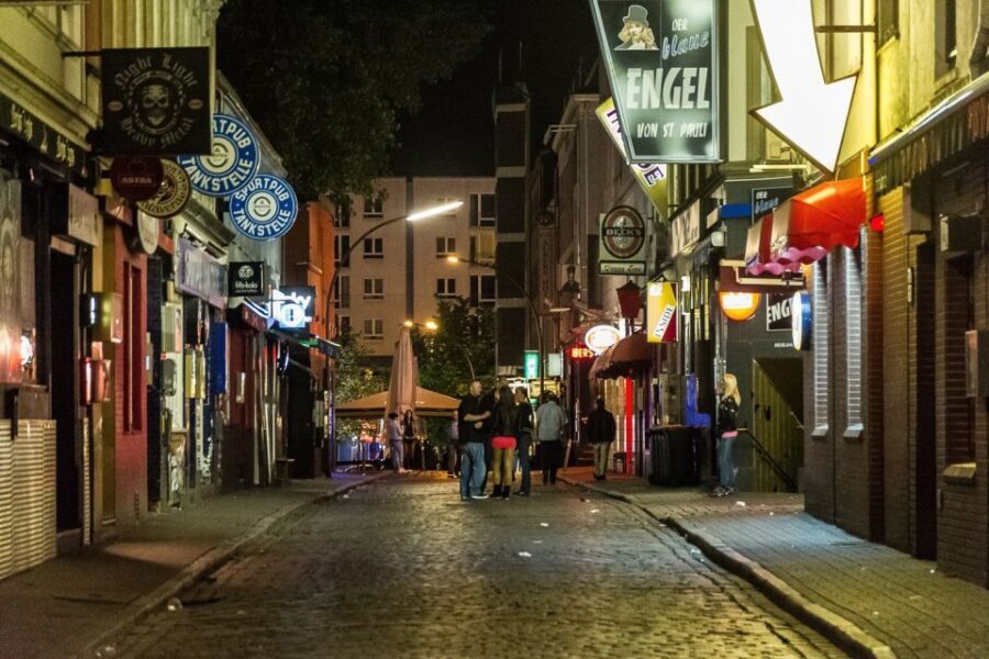 Hamburg: St. Pauli Highlights Guided Tour with Beer for 18+ - St. Pauli in 2 Hours: The Point of This 18+ Walk