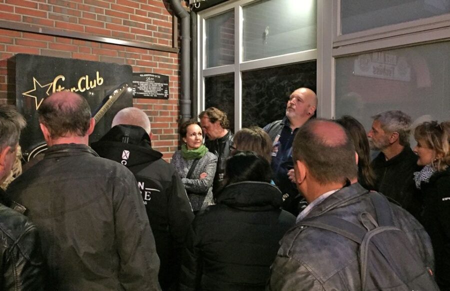 Hamburg: St. Pauli Highlights Guided Tour with Beer for 18+ - Reeperbahn at Half-Past Midnight: The Night Shift Story