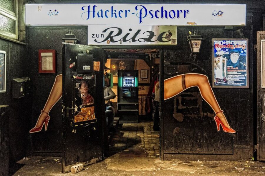 Hamburg: St. Pauli Highlights Guided Tour with Beer for 18+ - Große Freiheit and the Photo Stops You’ll Want Later