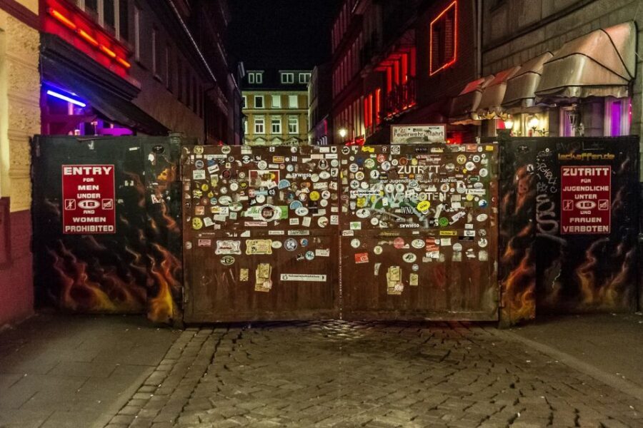 Hamburg: St. Pauli Highlights Guided Tour with Beer for 18+ - Zur Ritze: Boxing-Gym Chaos, Cellar Beer, and the Real Deal Expectations