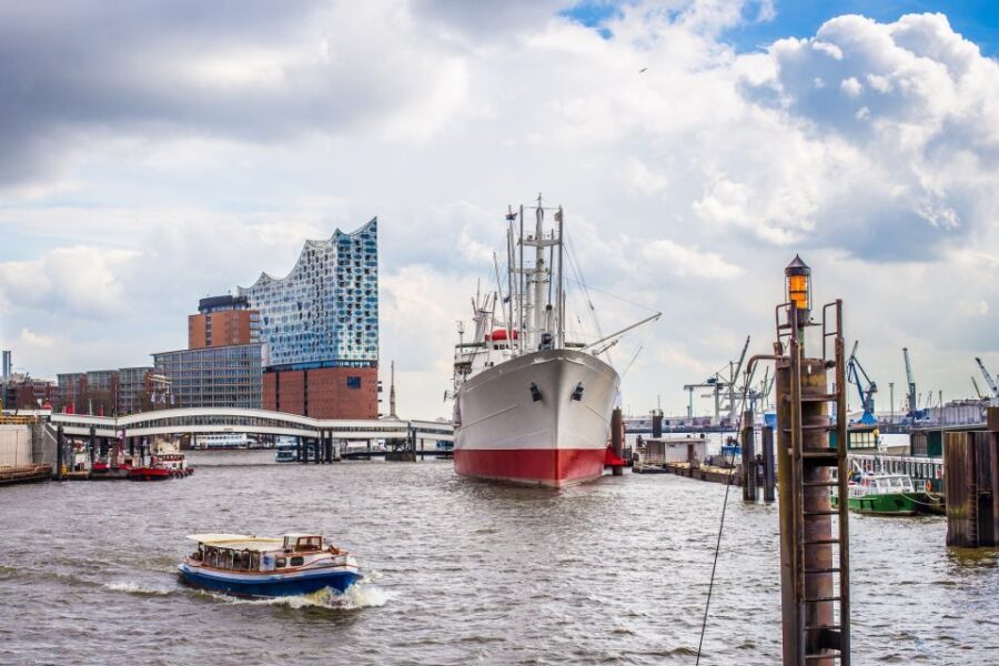 Hamburg: Ultimate Barge Tour with Live Commentary - Speicherstadt, HafenCity, and Elbphilharmonie: the city-side opener