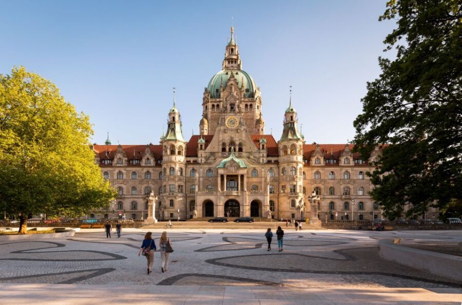 Hannover: Guided City Walk - New Town Hall and Market Church Stops You Can Actually Use
