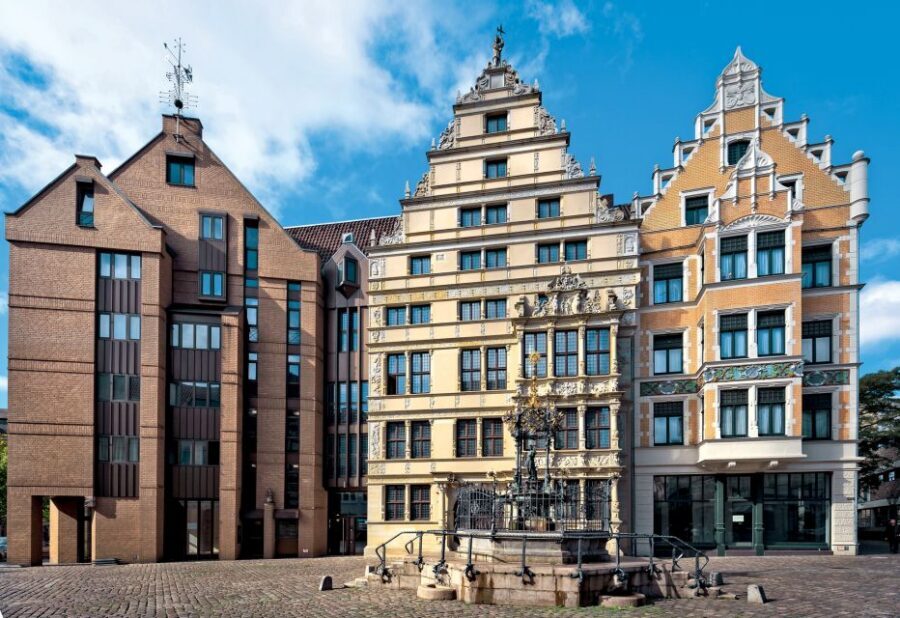 Hannover: Guided City Walk - Opera Theater Pass-By and Quieter Old Town Corners