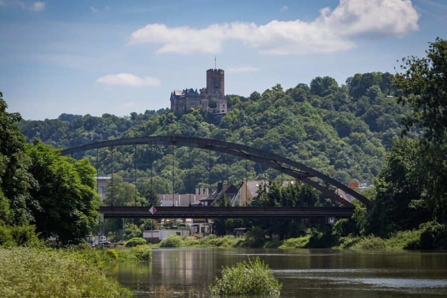 Koblenz: Rhine Valley Castles and Palaces Boat Tour - Onboard catering and the cash reality for drinks and snacks