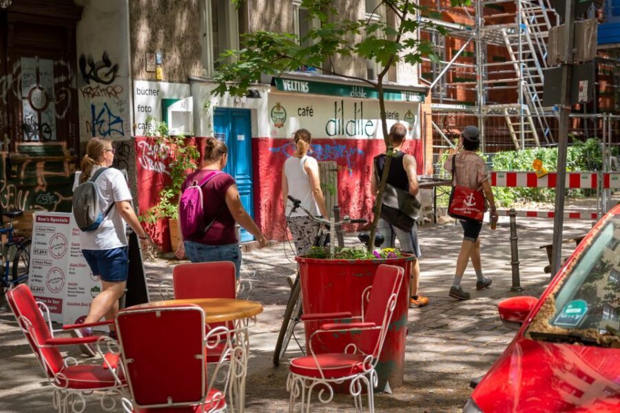 Kreuzberg: Culinary Food Tour - Dresdener Straße and Admiralstraße: the long storytelling stretch before the finale