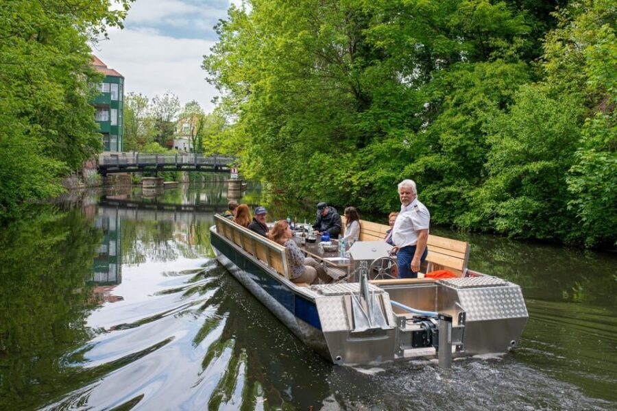 Leipzig: 2-hour Auwald Motorboat Tour - Getting on board at the Schreberstraße 20 jetty (and why rain matters)