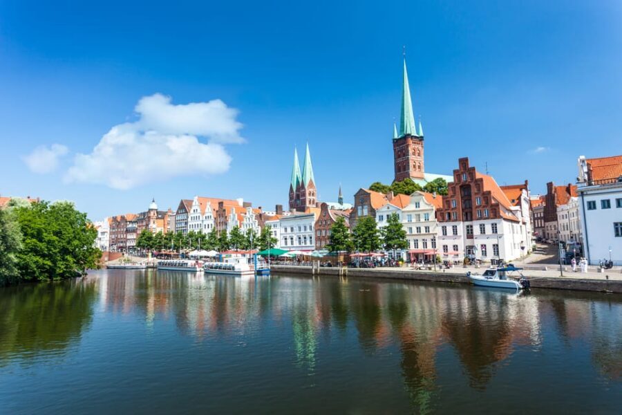 Lübeck: 1-Hour Splash Bus City Tour - Splashtour in Lübeck: bus turns into a boat on the Trave