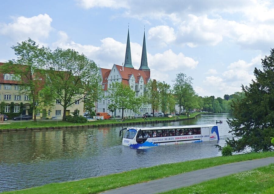 Lübeck: 1-Hour Splash Bus City Tour - From harbor to historic center: how the one hour actually feels