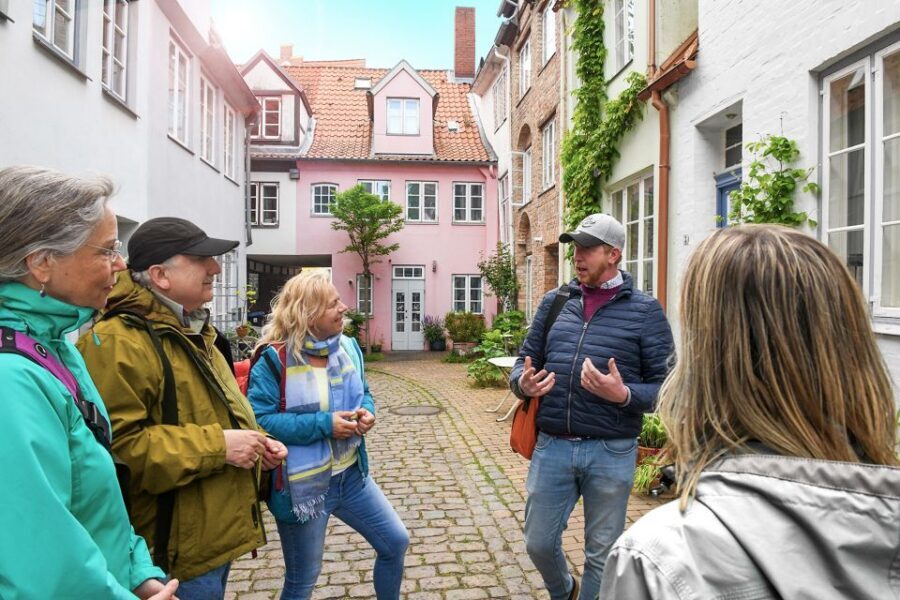 Lübeck: Entertaining Tour Through Hidden Courtyards - Courtyards You Won’t Find by Wandering