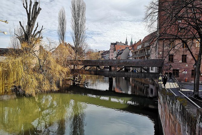 Medieval Tour in Nuremberg in Spanish - Ehekarussell: the source of married life