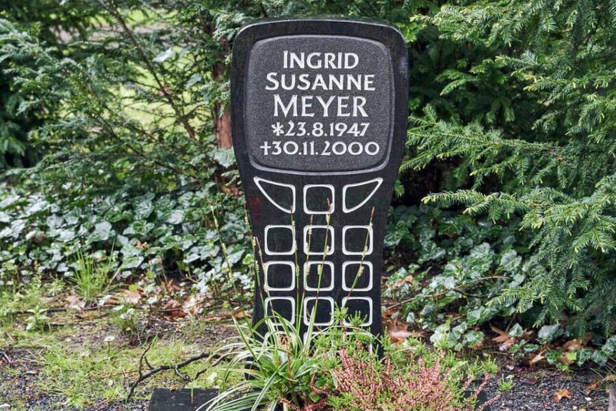 Melaten Friedhof: Guided tour with all senses - Celebrity stories you can’t guess on your own