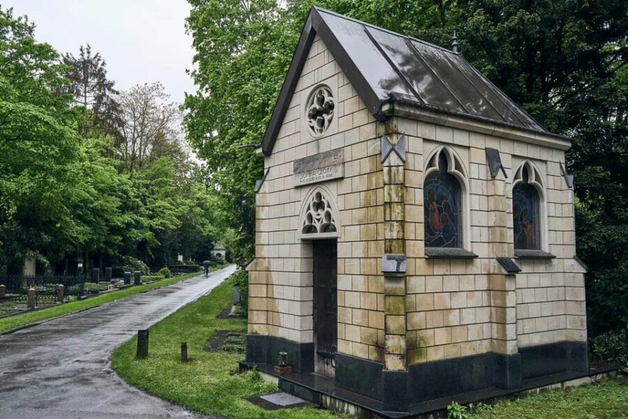 Melaten Friedhof: Guided tour with all senses - Meeting at Aachener Straße: quick orientation before the walk