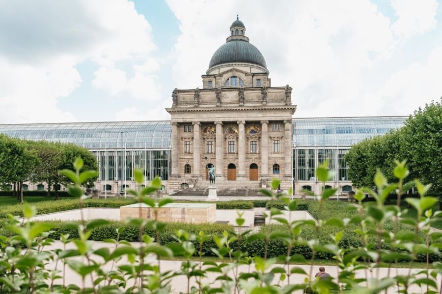 Munich 3-Hour Guided Bike Tour - English Garden and the Isar River: your big reset halfway through