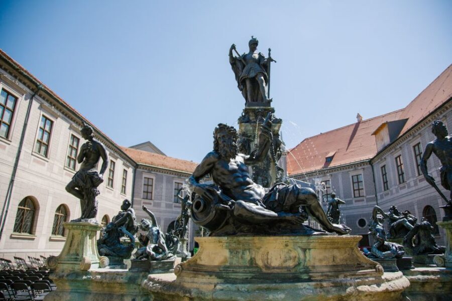 Munich: Bike Tour with Beer Garden Break - English Garden: Chinese Tower, a real break, and the surfers at Eisbachwelle