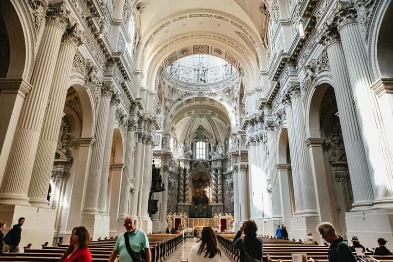 Munich: Guided City Tour by Bike with Beer Garden Stop - English Garden by bike: where the famous surf wave steals the show