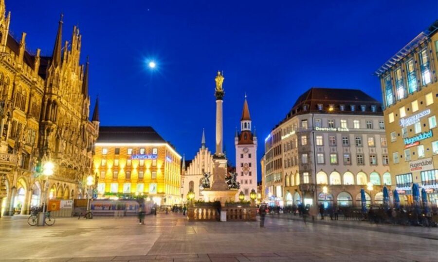 Munich: Night Watchman Torch Tour in German - Following dark alleys: how the torch walk changes your Munich