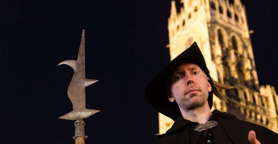 Munich: Night Watchman Walking Tour - St. Peter’s churchyard to Altes Rathaus on Salzstraße