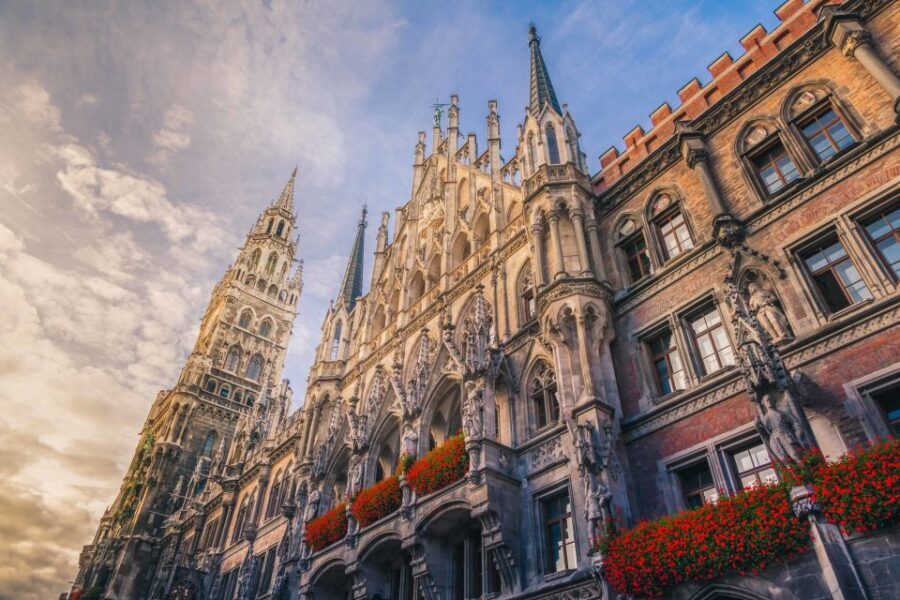Munich: Old Town & Viktualienmarkt City Walk in German - The shopping pulse: Fünf Höfe, Dallmayr, and Schuhbeck’s