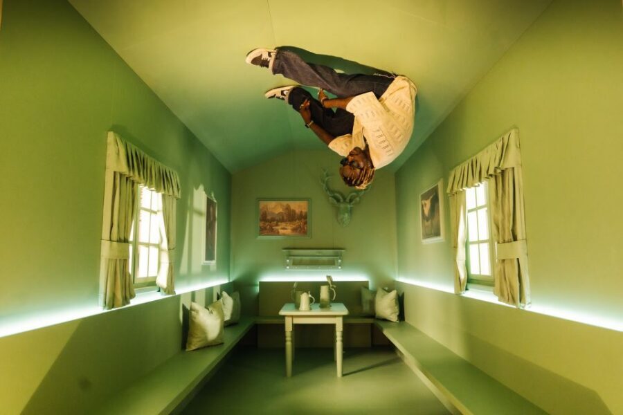 Munich: Studio of Wonders Entry Ticket - Optical illusions and infinity-style rooms for real “wait, what?” photos