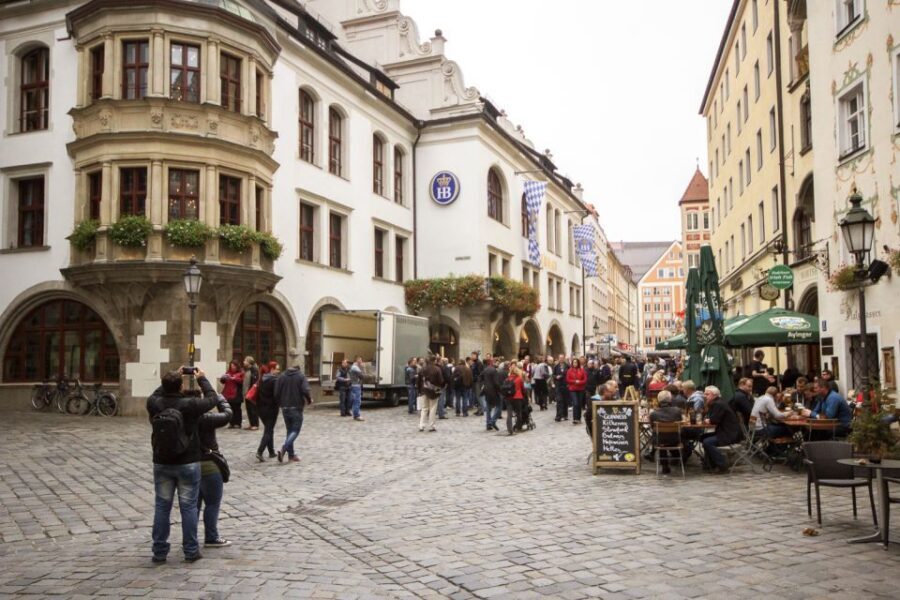 Munich: Third Reich & WWII Walking Tour - Feldherrnhalle: when Munich watched power fail (and learn)