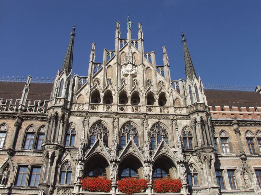Munich: Walking Tour Old Town and Viktualienmarkt - Setting out from Munich’s center: Marienplatz and the New Town Hall