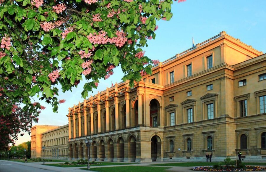 Munich: Walking Tour Old Town and Viktualienmarkt - Price and value: is $282 per group up to 30 worth it?