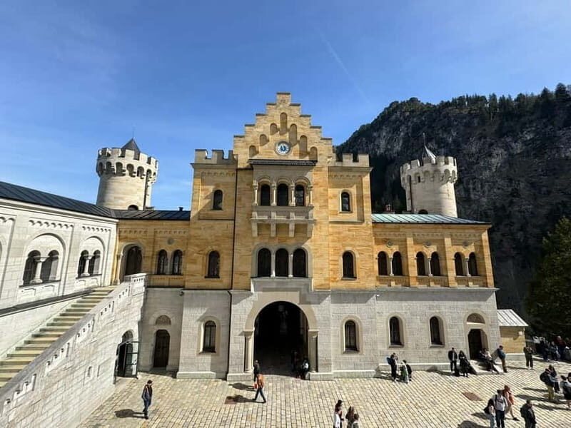 Neuschwanstein Castle Skip-the-Line Ticket with Audio Guide - Getting Up to Neuschwanstein: shuttle, carriage, or the climb