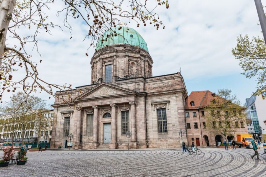 Nuremberg: City Tour with the Bimmelbahn Train - Schöner Brunnen and the Golden Glow Moment