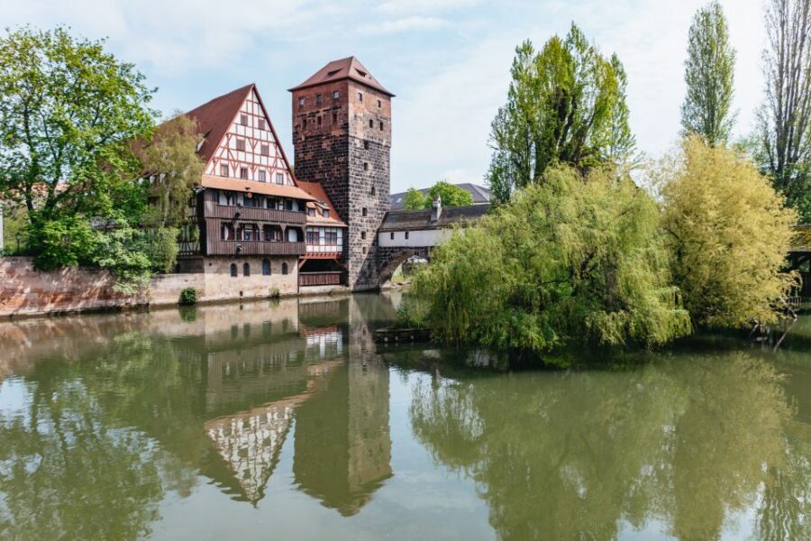 Nuremberg: City Tour with the Bimmelbahn Train - Audio Guide in 7 Languages: Why the Listening Setup Matters